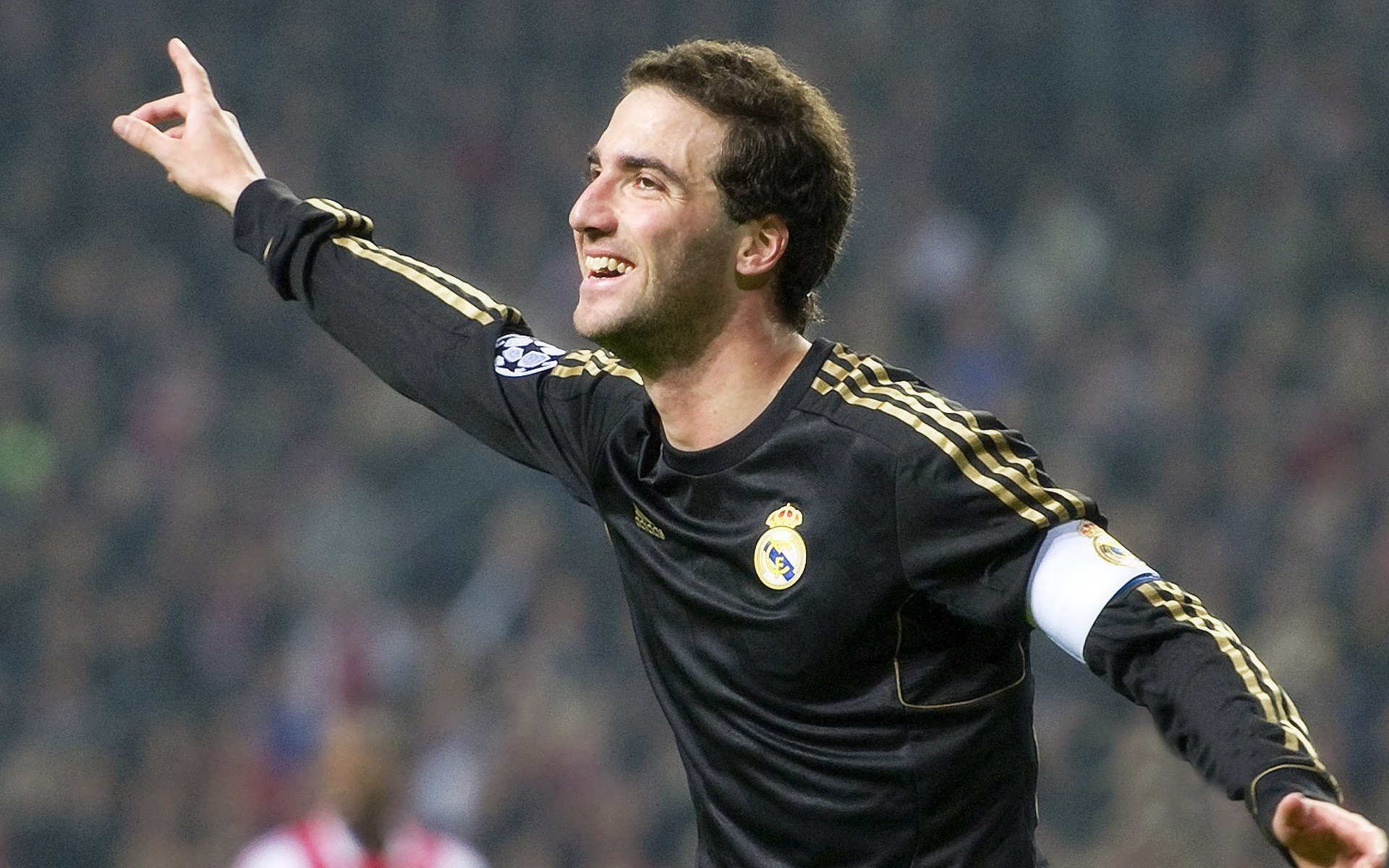 爱游戏电竞-新西兰全黑队的进攻模式和球员的敏捷性，使比赛充满悬念，新西兰全黑战舞视频