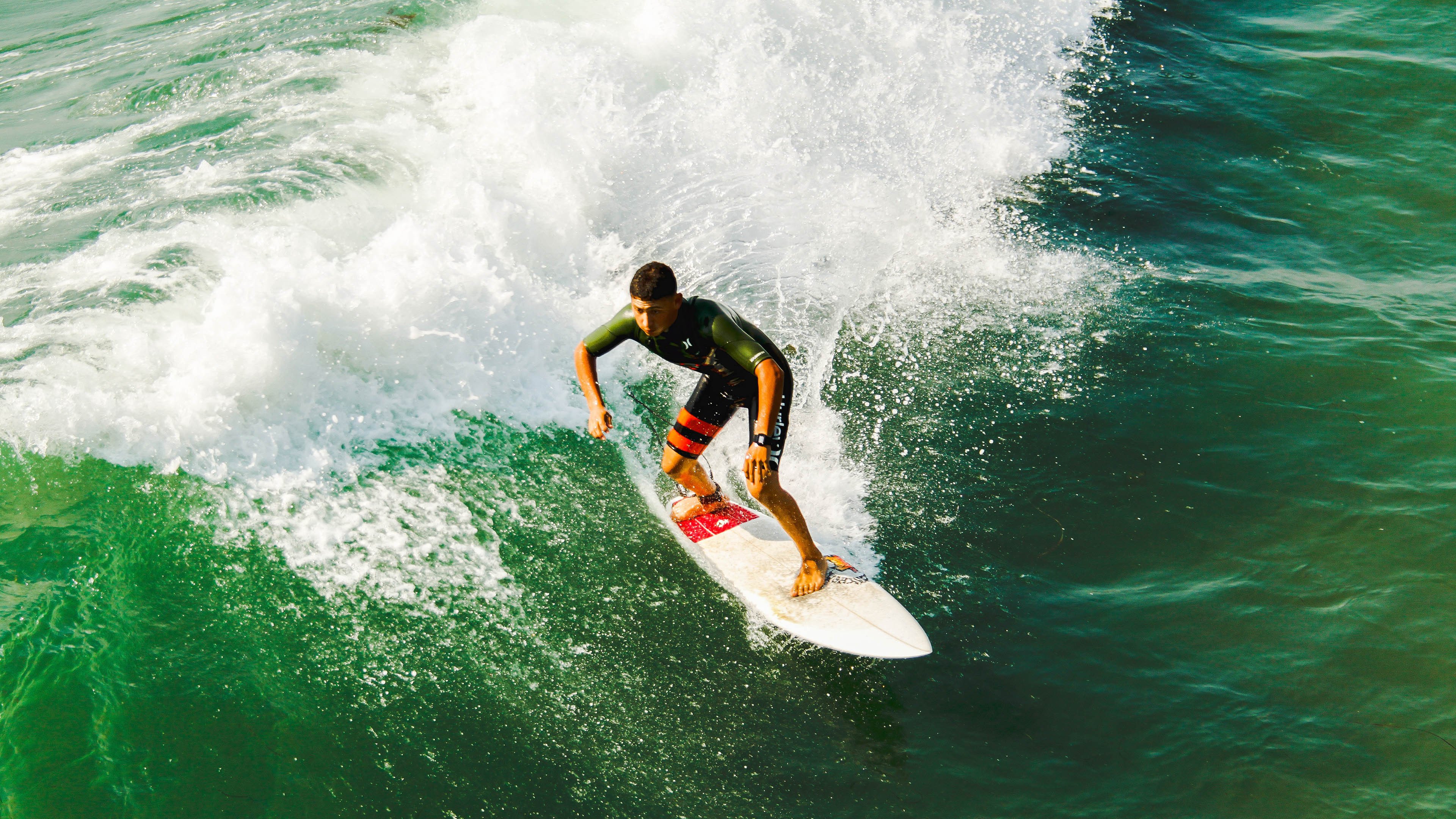 爱游戏-波尔曼的传球与个人能力让袋鼠队在比赛中占据主动，波尔曼斯